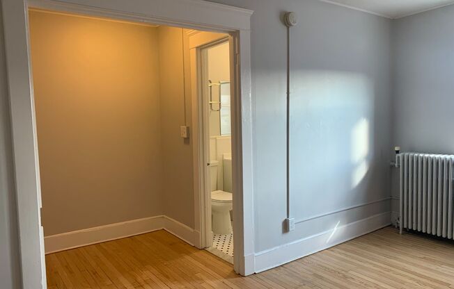 Studio, 1 bath, 300 sqft, $1,550, Unit Unit 611