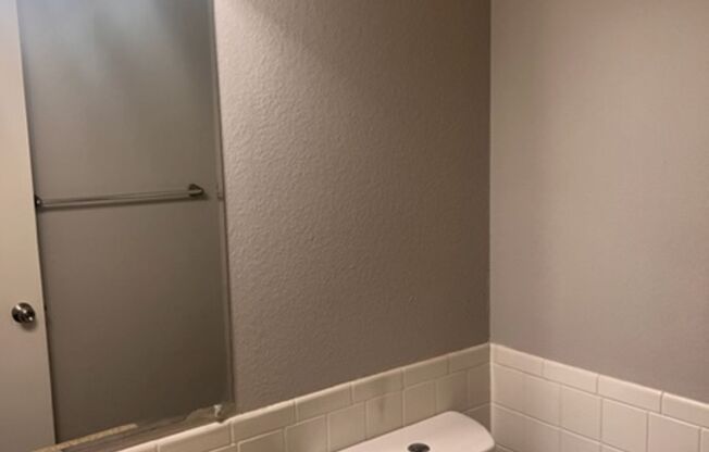 2 beds, 1.5 baths, 1,698 sqft, $1,275, Unit 1303