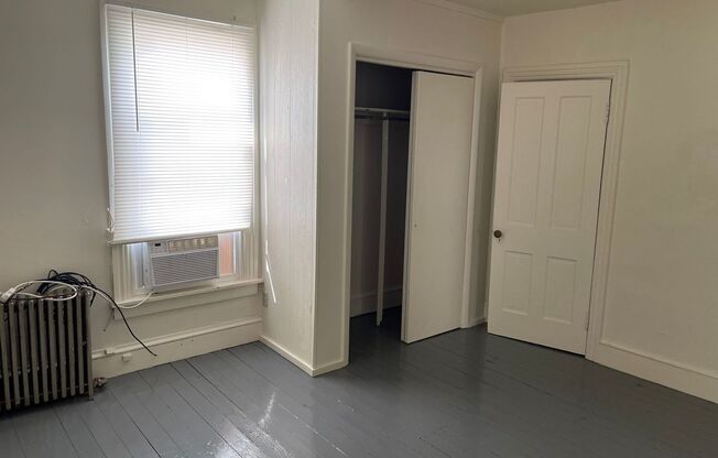 2 beds, 1 bath, $950, Unit Unit 2