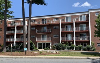 25 Greentree Ln