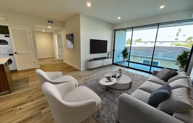 4264 S CENTINELA AVE