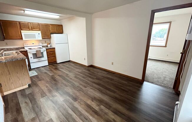 1 bed, 1 bath, 400 sqft, $599, Unit 114.5