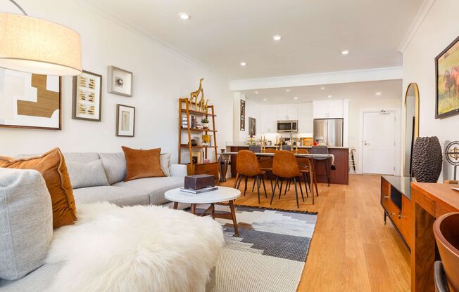 Spacious 1-bed with Laundry in Unit in Green, Scenic Area