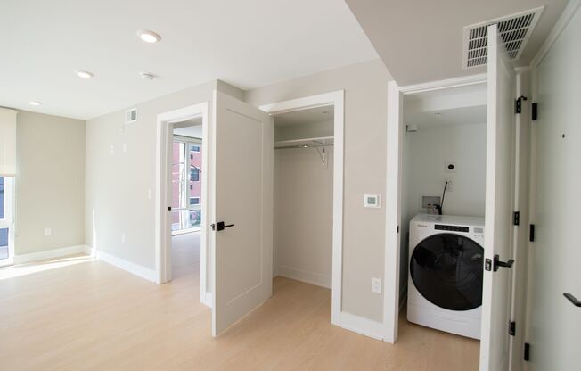 1 bed, 1 bath, 761 sqft, $1,850, Unit 300