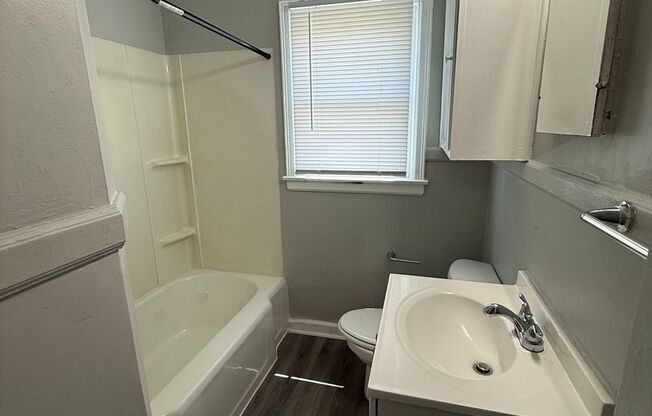 $775 - 2 bed 2 bath - Duplex