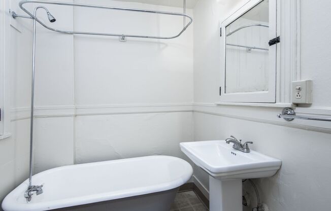 Studio, 1 bath, 332 sqft, $1,000, Unit 310