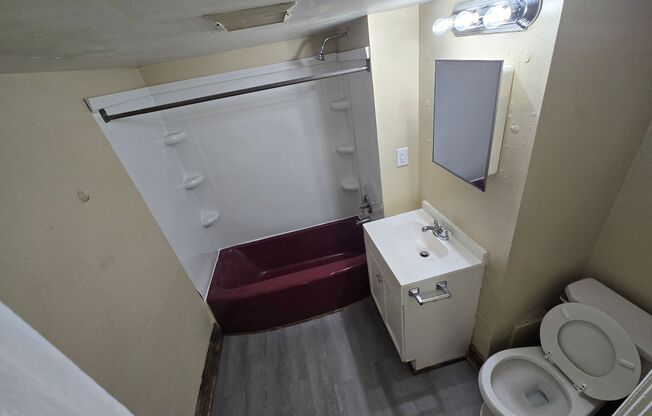 1 bed, 1 bath, 700 sqft, $650, Unit Lower