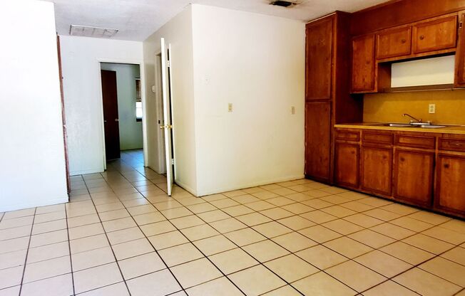 2 beds, 1 bath, $755, Unit APT# 7