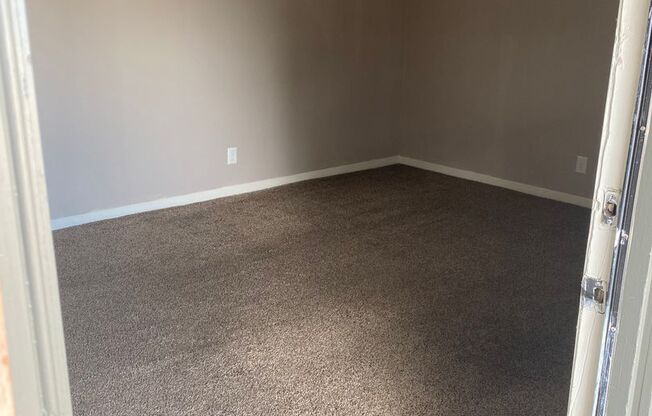 2 beds, 1 bath, 850 sqft, $900, Unit LP#30