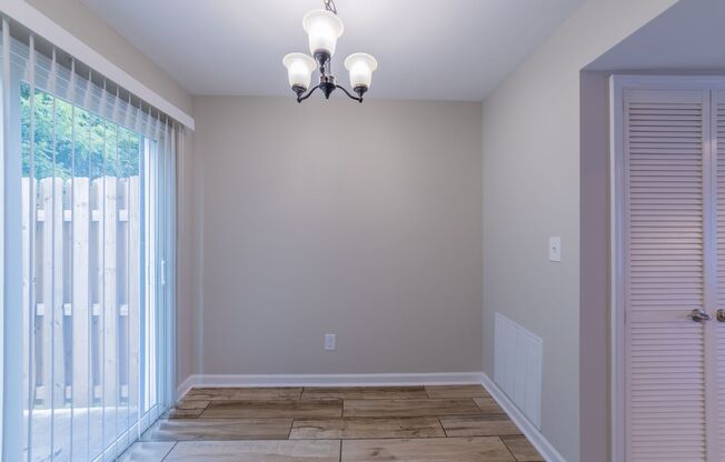 3 beds, 1.5 baths, 1,075 sqft, $1,650, Unit 723HCI