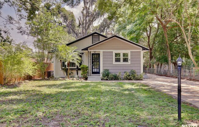 Beautiful 3/2 Spacious Home Located in the Charming City of Mount Dora!