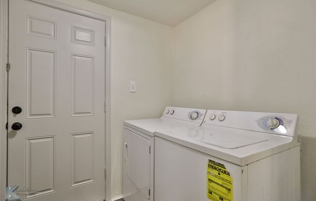 2 beds, 1 bath, $1,195