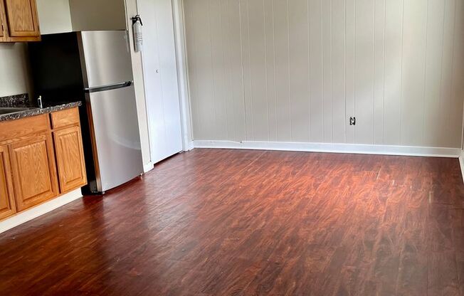 1 bed, 1 bath, 375 sqft, $850, Unit 23