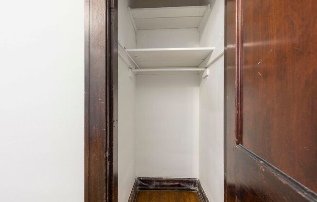 2 beds, 1 bath, $1,100, Unit #41