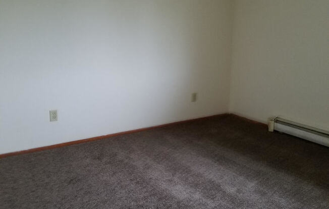 2 beds, 1 bath, $1,075