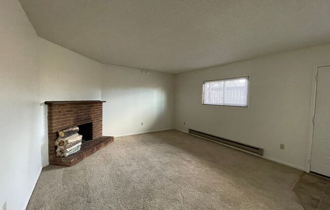 2 beds, 1 bath, 800 sqft, $950