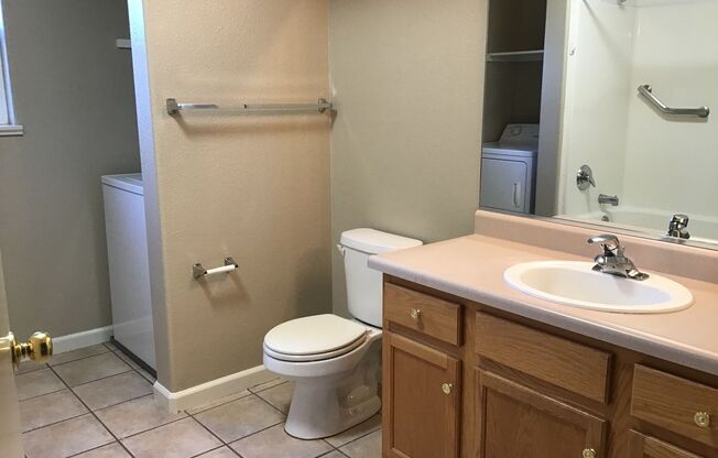 1 bed, 1 bath, 822 sqft, $1,425, Unit 910 H 105