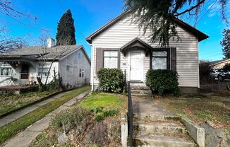 SE Portland 2 Bedroom Home!