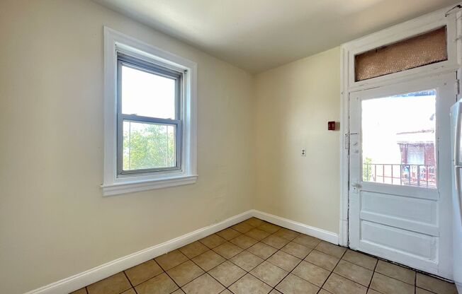 3 beds, 1 bath, 1,400 sqft, $1,550, Unit 210-F48