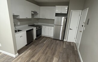 2 beds, 1 bath, $3,300, Unit 18