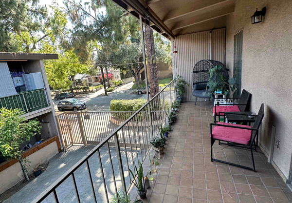 2 beds, 1 bath, $2,700