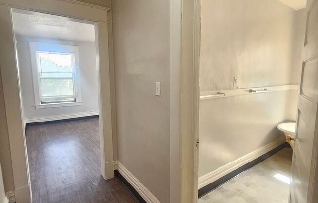 1 bed, 1 bath, 649 sqft, $950