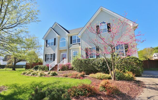 5-Bedroom Pool Home in Stratford Terrace!! Granite Countertops & Stainless Steel Appliances!! Pet Friendly!