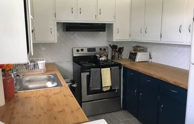 Awesome 2BR/1BA Apartment in popular LAKEWOOD near Duke University!