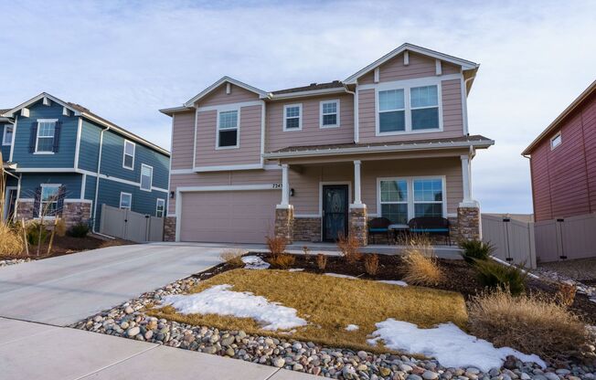 Like new in Ventana! 4 bedroom,3 bath, fenced yard.