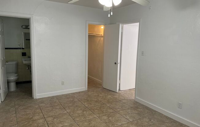 1 bed, 1 bath, 504 sqft, $850, Unit 879 Campus Circle unit 2