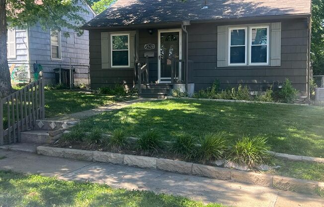 2 bedroom 1 bath Cute house