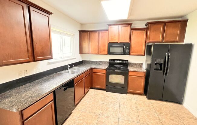 3 beds, 2.5 baths, $2,050