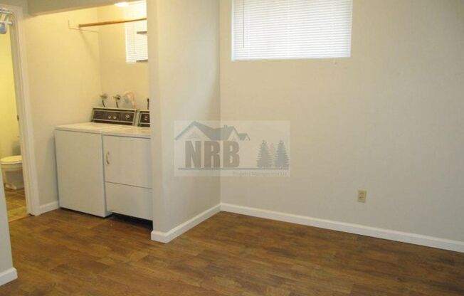 1 bed, 1 bath, 800 sqft, $1,395, Unit B