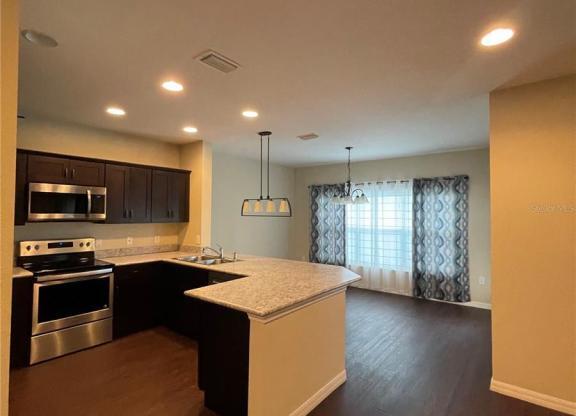 1651 TOWN PARK CT