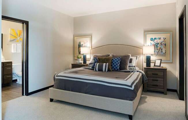 Live in Cozy Bedrooms at The Shoreham, St. Louis Park, Minnesota