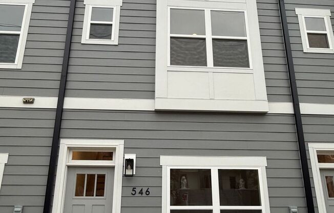 Brand New Townhomes For Lease in WestEnd