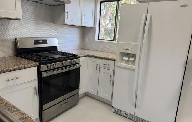 3 beds, 2 baths, 1,282 sqft, $2,795, Unit 313
