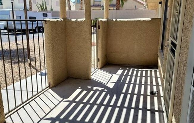 REALLY CUTE TOWNHOME LOCATED IN GREEN VALLEY AREA!!