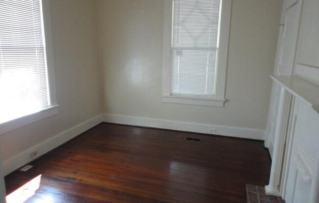 3 beds, 2 baths, $1,040, Unit A