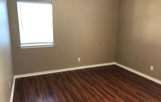 2 beds, 1 bath, 800 sqft, $1,395