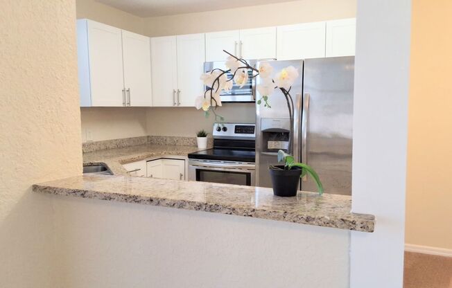 Beautiful Winter Park 2/2 Condo on the first floor x Rent in front of Full Sail !