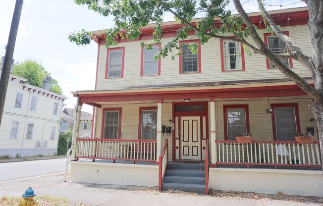 1 BED | 1 BATH | VICTORIAN DISTRICT