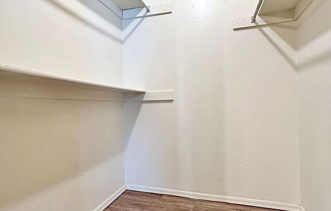 2 beds, 1 bath, $1,195