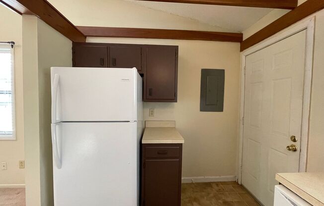 2 beds, 1 bath, $995