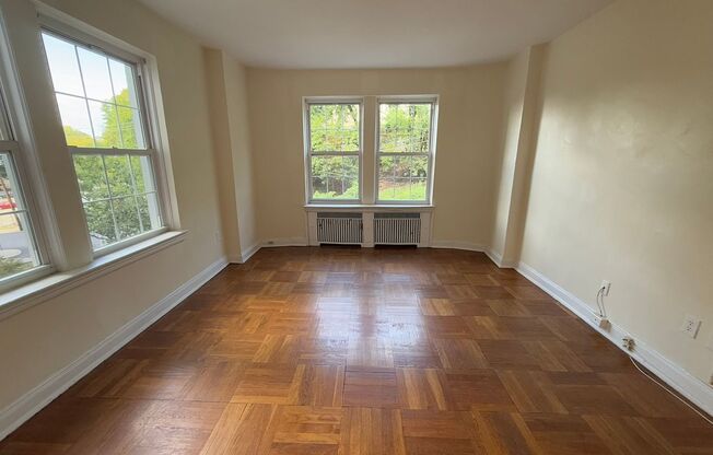 1 bed, 1 bath, 768 sqft, $1,450, Unit Royal York 312