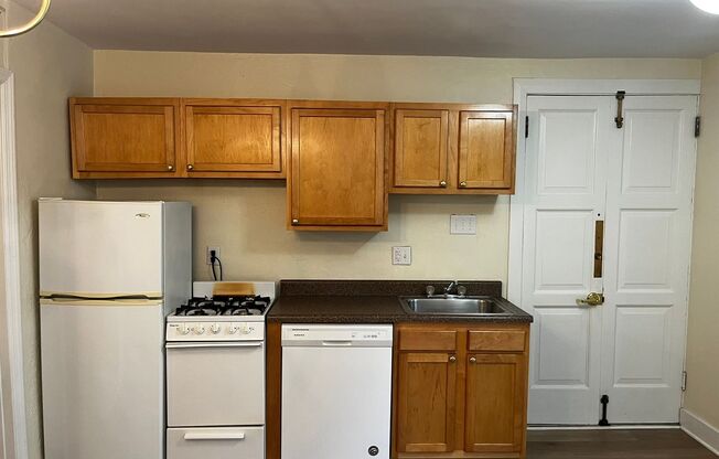 1 bed, 1 bath, 572 sqft, $1,325, Unit Old King Edward 1