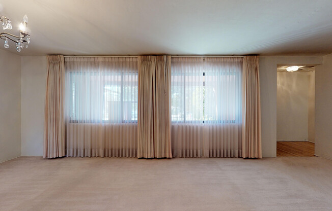 UPTOWN 3/BD 2/BA 1/CP WORKSHOP