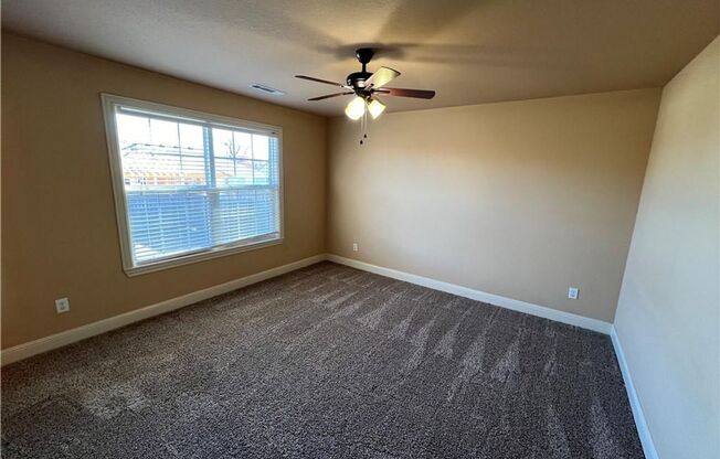 3 beds, 2 baths, $1,400