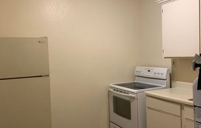 2 beds, 1 bath, $1,250, Unit #9