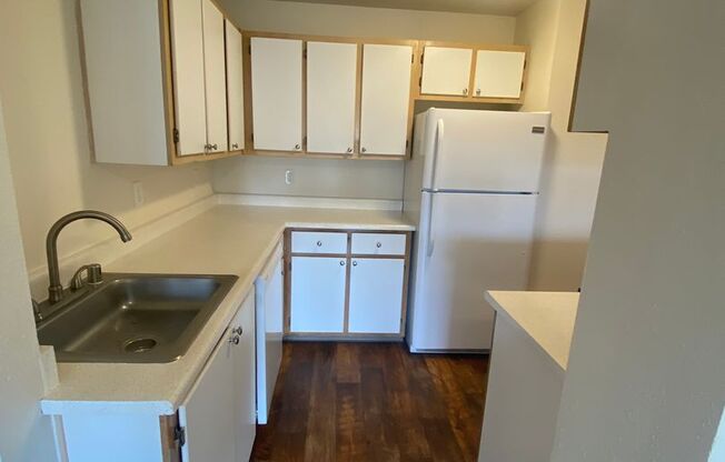 3 beds, 2 baths, 1,066 sqft, $1,900, Unit E215